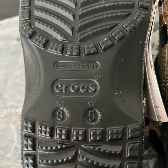 Brand New Crocs! - Picture 5 of 5